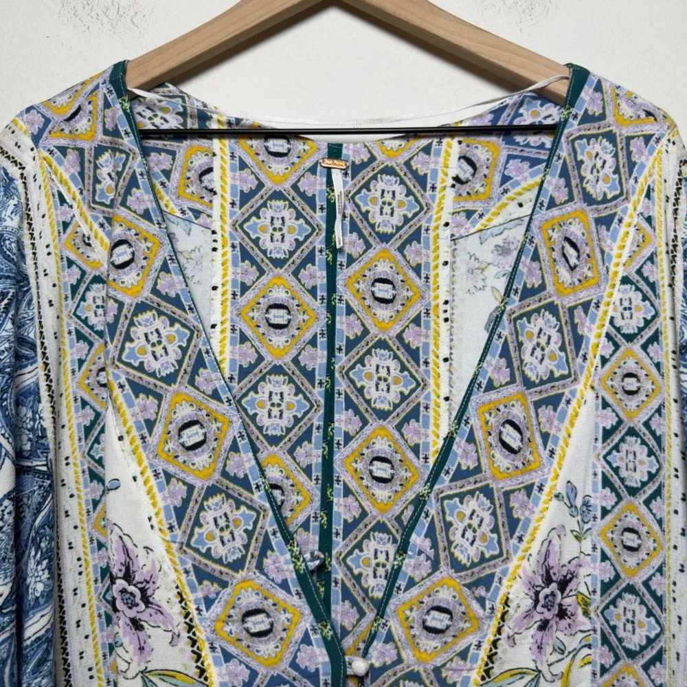 Free People Women Lola Floral Top Large Blue Patchwork Paisley‎ Button Front